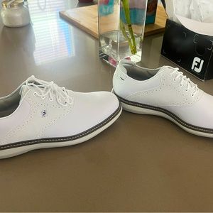 Golf shoes